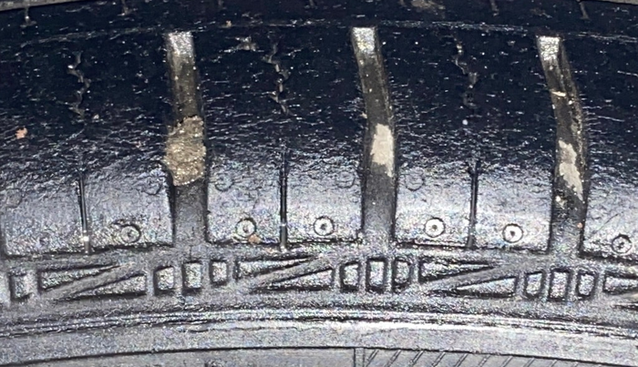 2013 Toyota Etios G, Petrol, Manual, 1,11,026 km, Left Front Tyre Tread