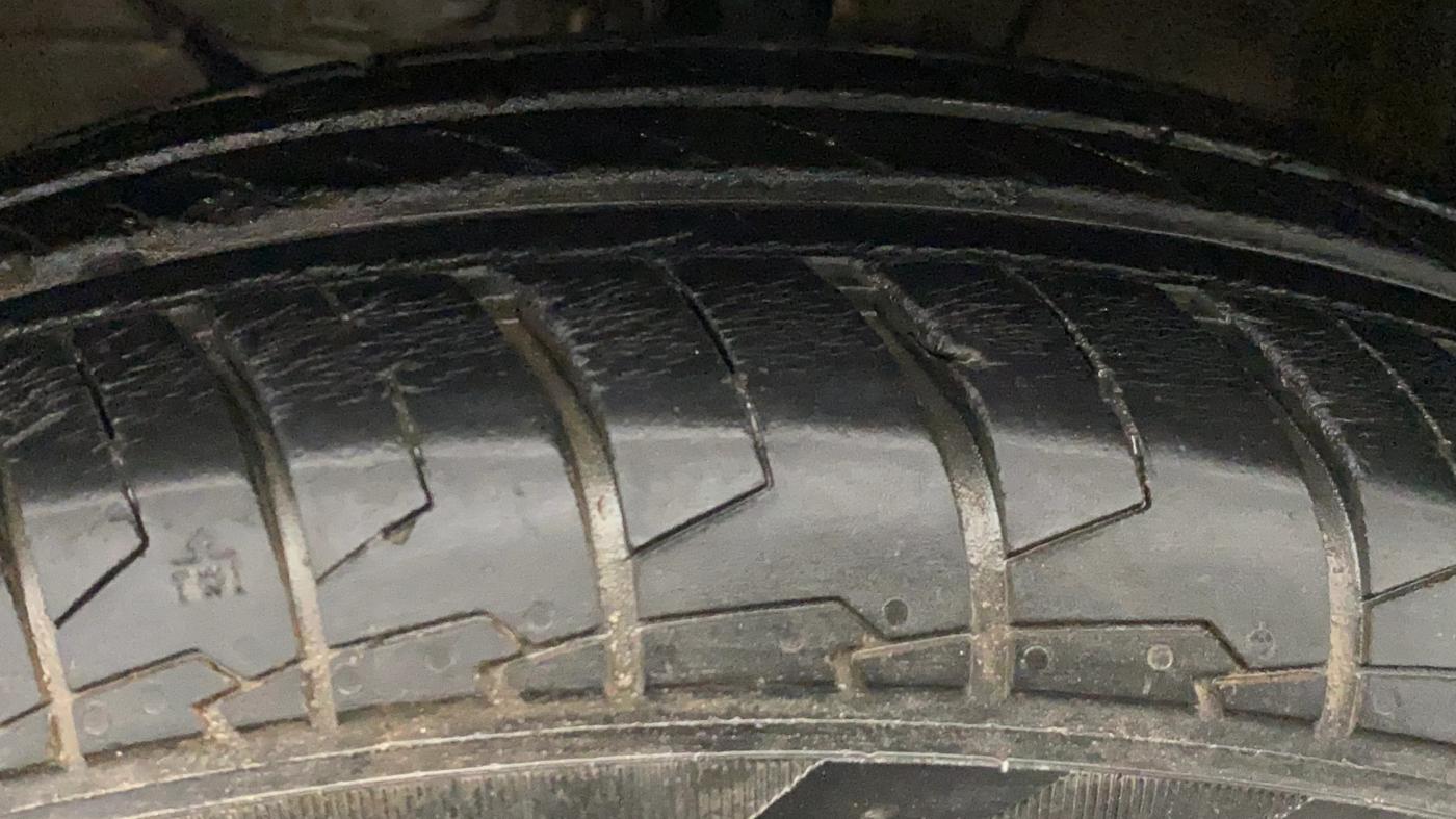 2021 Maruti Dzire VXI, Petrol, Manual, 34,645 km, Left Front Tyre Tread