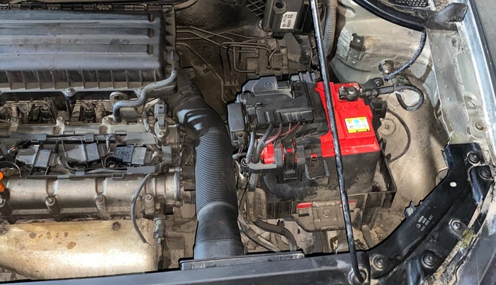 2013 Volkswagen Vento HIGHLINE 1.6 MPI, Petrol, Manual, 73,143 km, Engine View - Left