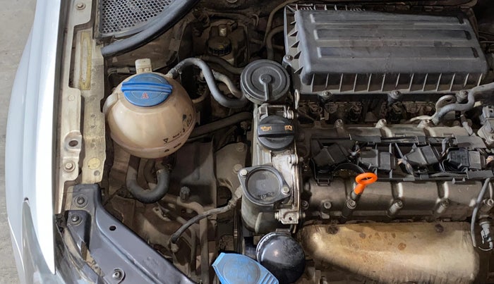 2013 Volkswagen Vento HIGHLINE 1.6 MPI, Petrol, Manual, 73,143 km, Engine View - Right