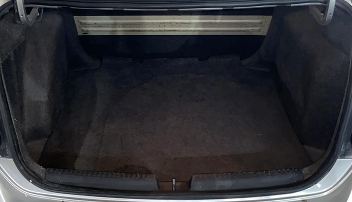 2013 Volkswagen Vento HIGHLINE 1.6 MPI, Petrol, Manual, 73,143 km, Boot Inside