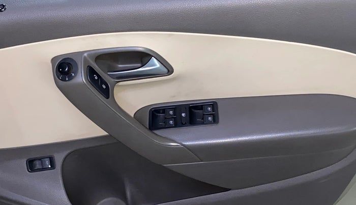 2013 Volkswagen Vento HIGHLINE 1.6 MPI, Petrol, Manual, 73,143 km, Driver Side Door Panels Control