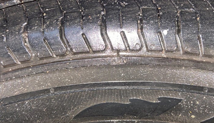 2012 Hyundai i10 ERA 1.1, Petrol, Manual, 61,944 km, Left Front Tyre Tread