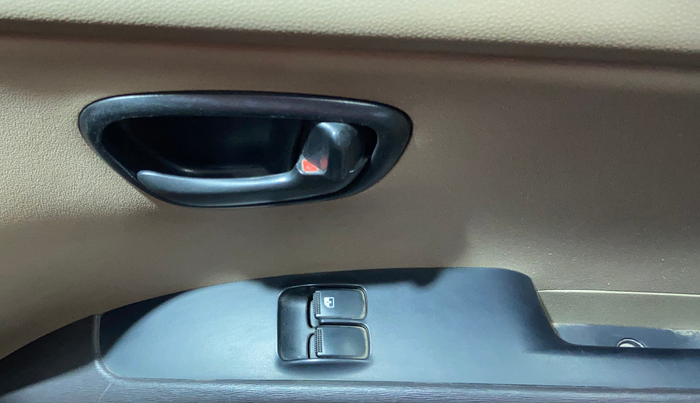 2012 Hyundai i10 ERA 1.1, Petrol, Manual, 61,944 km, Driver Side Door Panels Control