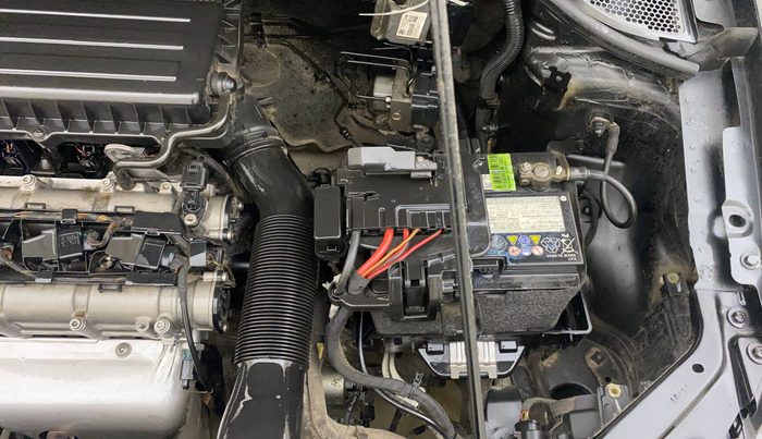 2016 Volkswagen Vento HIGHLINE 1.6 MPI, Petrol, Manual, 80,398 km, Engine View - Left