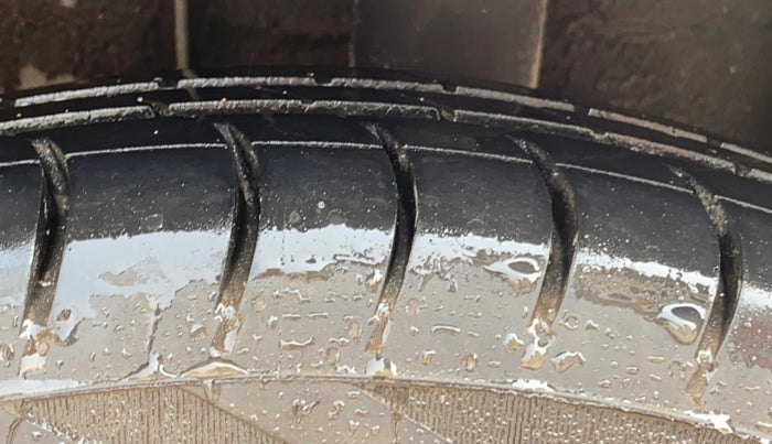 2019 Renault TRIBER RXZ, Petrol, Manual, 55,247 km, Left Rear Tyre Tread