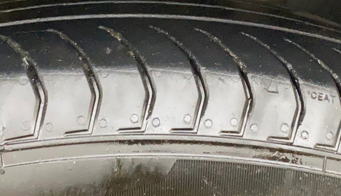 2022 Volkswagen TAIGUN TOPLINE 1.0 TSI MT, Petrol, Manual, 78,249 km, Right Front Tyre Tread