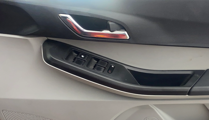 2020 Tata Tiago XZA PLUS PETROL, Petrol, Automatic, 38,392 km, Driver Side Door Panels Control