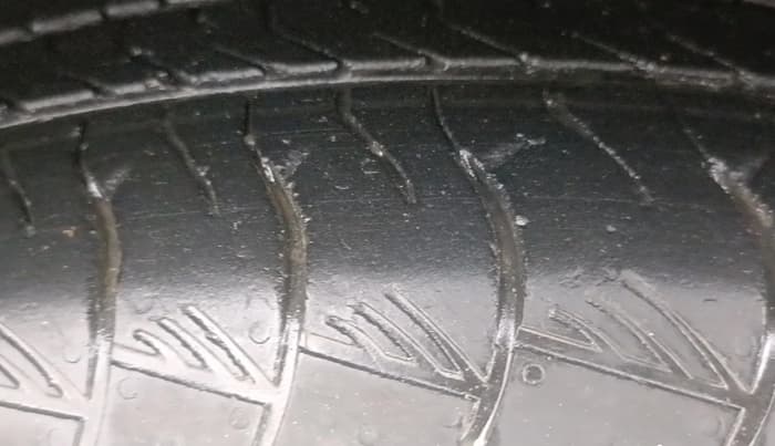 2015 Hyundai Creta E PLUS 1.6 PETROL, CNG, Manual, 1,02,271 km, Left Front Tyre Tread