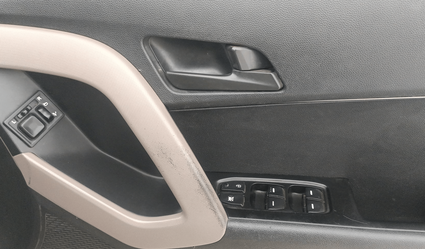 2015 Hyundai Creta E PLUS 1.6 PETROL, CNG, Manual, 1,02,271 km, Driver Side Door Panels Control