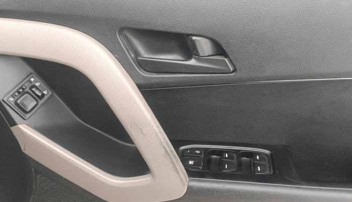 2015 Hyundai Creta E PLUS 1.6 PETROL, CNG, Manual, 1,02,271 km, Driver Side Door Panels Control
