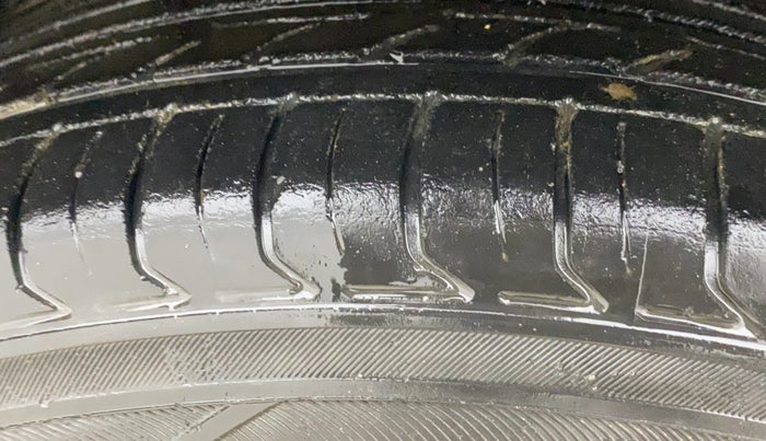 2016 Hyundai Creta SX PLUS 1.6 PETROL, Petrol, Manual, 1,20,527 km, Right Rear Tyre Tread