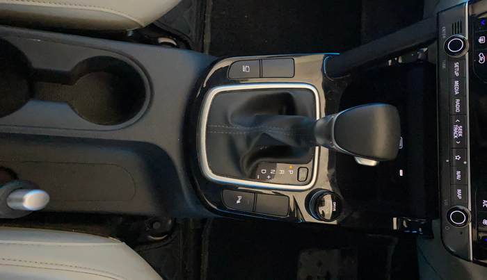 2024 KIA SELTOS  HTX 1.5 DIESEL AT, Diesel, Automatic, 27,894 km, Gear Lever