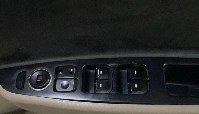 2014 Hyundai Xcent S 1.2, Petrol, Manual, 77,084 km, Driver Side Door Panels Control