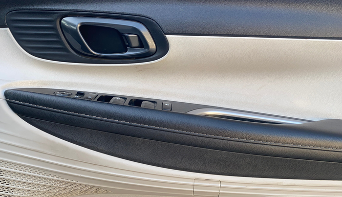 2024 Hyundai NEW I20 ASTA (O) 1.2 MT, Petrol, Manual, 37,493 km, Driver Side Door Panels Control