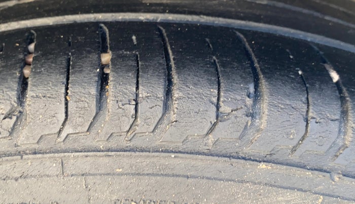 2024 Hyundai NEW I20 ASTA (O) 1.2 MT, Petrol, Manual, 37,493 km, Right Rear Tyre Tread