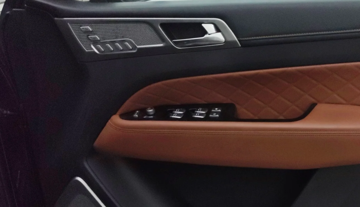 2022 Mahindra ALTURAS G4 4WD AT, Diesel, Automatic, 28,121 km, Driver Side Door Panels Control