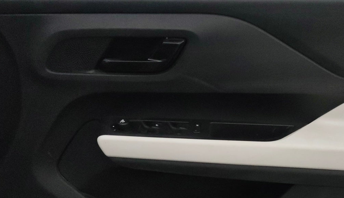 2022 Tata PUNCH ACCOMPLISHED AMT, Petrol, Automatic, 17,244 km, Driver Side Door Panels Control