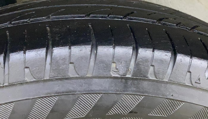 2017 Maruti Wagon R 1.0 VXI AMT, Petrol, Automatic, 42,757 km, Right Rear Tyre Tread