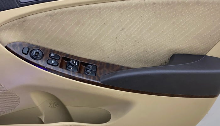 2015 Hyundai Verna FLUIDIC 1.6 CRDI S(O) 4S, Diesel, Manual, 99,607 km, Driver Side Door Panels Control