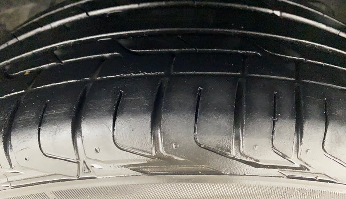 2020 Tata NEXON XZ PLUS PETROL, Petrol, Manual, 40,018 km, Right Front Tyre Tread