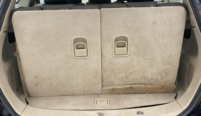 2016 Mahindra XUV500 W4, Diesel, Manual, 1,25,455 km, Boot Inside