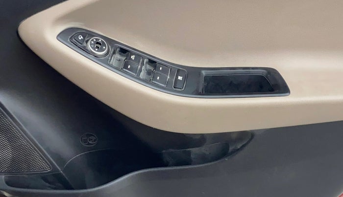 2017 Hyundai Elite i20 ASTA 1.2 (O), Petrol, Manual, 65,676 km, Driver Side Door Panels Control