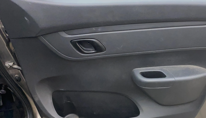 2016 Renault Kwid RXT 1.0 AMT, Petrol, Automatic, 75,000 km, Driver Side Door Panels Control