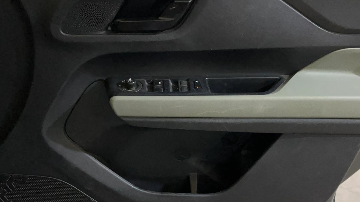 2023 Tata PUNCH ADVENTURE MT, Petrol, Manual, 37,330 km, Driver Side Door Panels Control