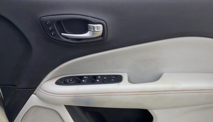 2019 Jeep Compass LIMITED PLUS PETROL AT, Petrol, Automatic, 74,727 km, Driver Side Door Panels Control