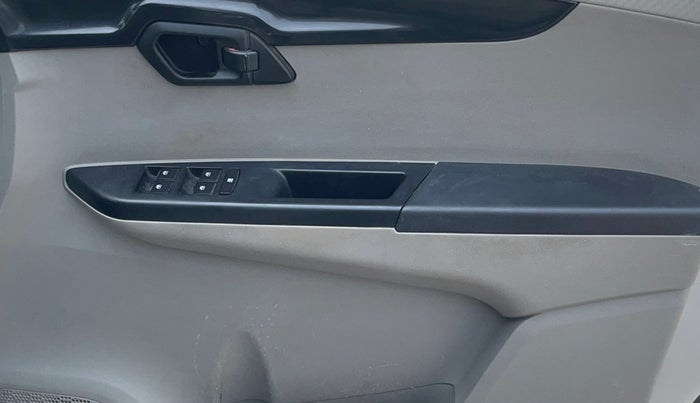 2017 Mahindra Kuv100 K4 PLUS 6 STR, Petrol, Manual, 78,163 km, Driver Side Door Panels Control