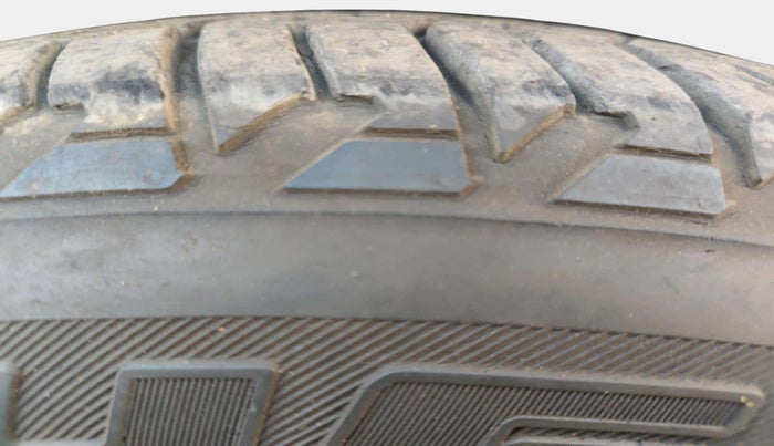 2022 Jeep MERIDIAN LIMITED (O) 4X2 AT, Diesel, Automatic, 58,416 km, Right Front Tyre Tread