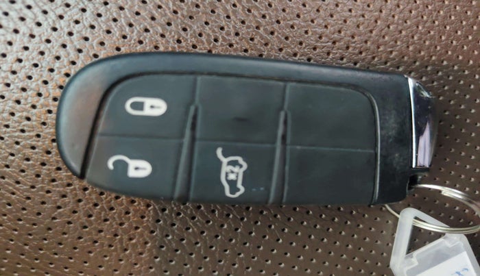 2022 Jeep MERIDIAN LIMITED (O) 4X2 AT, Diesel, Automatic, 58,416 km, Key Close Up