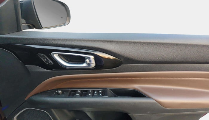 2022 Jeep MERIDIAN LIMITED (O) 4X2 AT, Diesel, Automatic, 58,416 km, Driver Side Door Panels Control