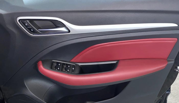 2022 MG ASTOR SAVVY 1.5 CVT S RED, Petrol, Automatic, 13,675 km, Driver Side Door Panels Control