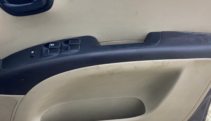 2014 Hyundai i10 MAGNA 1.1, CNG, Manual, 58,777 km, Driver Side Door Panels Control