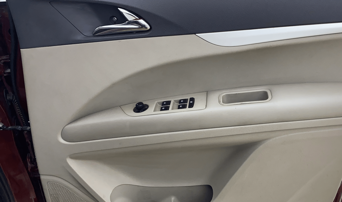 2018 Mahindra MARAZZO M8 7 STR, Diesel, Manual, 84,153 km, Driver Side Door Panels Control
