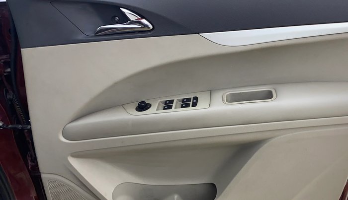 2018 Mahindra MARAZZO M8 7 STR, Diesel, Manual, 78,514 km, Driver Side Door Panels Control