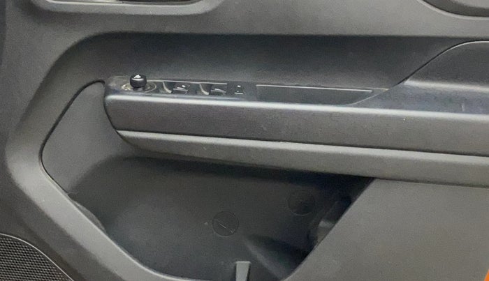 2022 Tata PUNCH ADVENTURE MT, Petrol, Manual, 13,004 km, Driver Side Door Panels Control