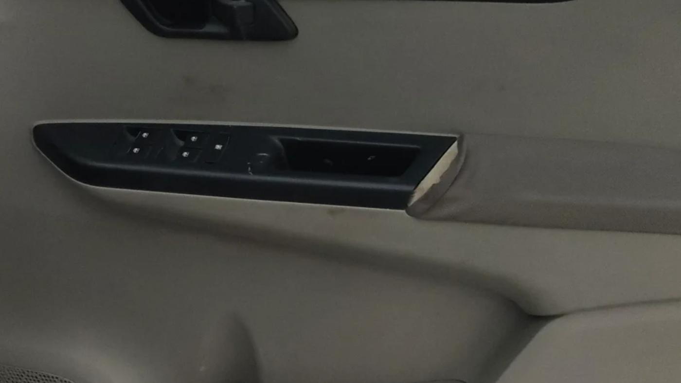 2016 Mahindra Kuv100 K6 D 6 STR, Diesel, Manual, 94,339 km, Driver Side Door Panels Control