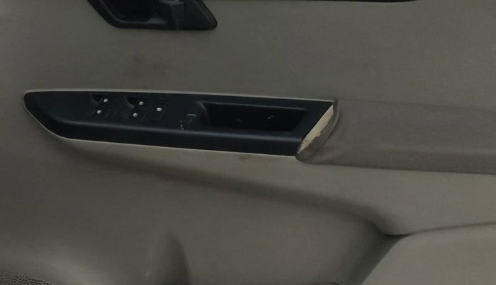 2016 Mahindra Kuv100 K6 D 6 STR, Diesel, Manual, 94,339 km, Driver Side Door Panels Control