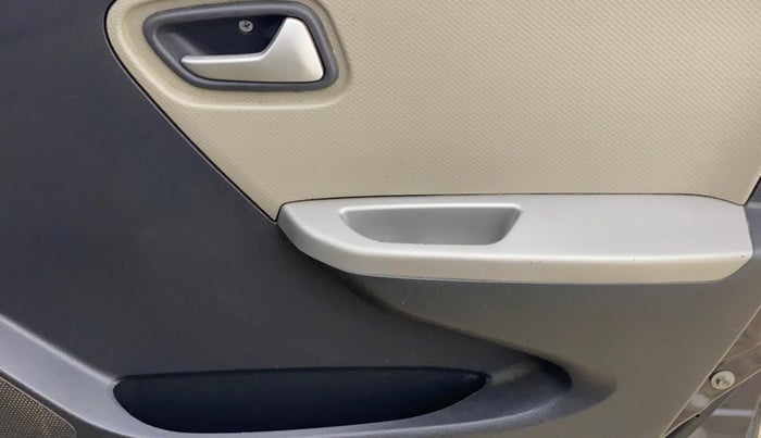 2017 Maruti Alto K10 VXI, CNG, Manual, 1,32,592 km, Driver Side Door Panels Control