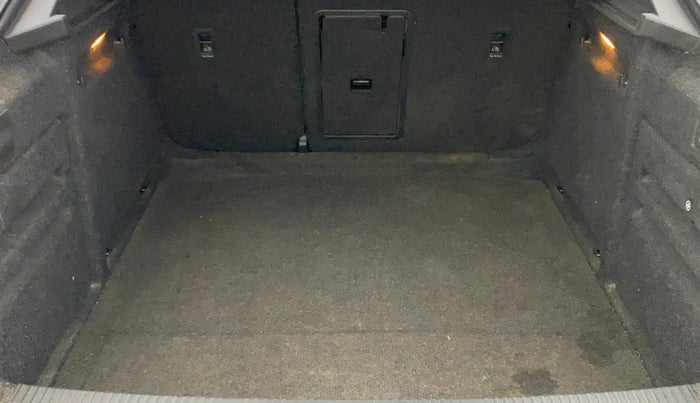 2017 Skoda Superb STYLE 1.8 TSI AT, Petrol, Automatic, 59,773 km, Boot Inside