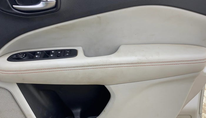 2017 Jeep Compass LIMITED 2.0 DIESEL, Diesel, Manual, 1,06,428 km, Driver Side Door Panels Control