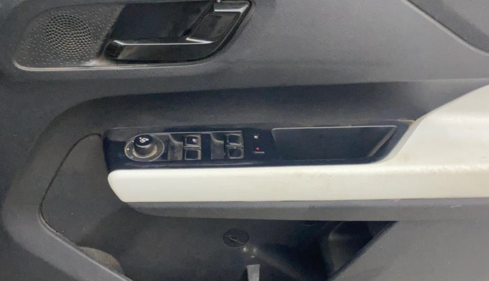 2022 Tata PUNCH ACCOMPLISHED MT, Petrol, Manual, 50,096 km, Driver Side Door Panels Control