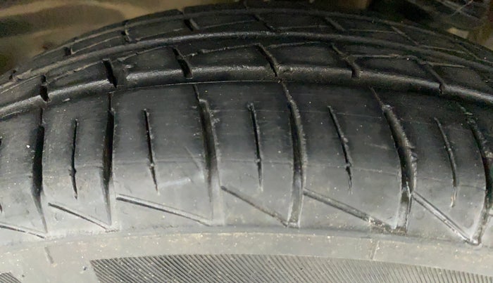 2021 Maruti Alto VXI, Petrol, Manual, 8,664 km, Left Front Tyre Tread