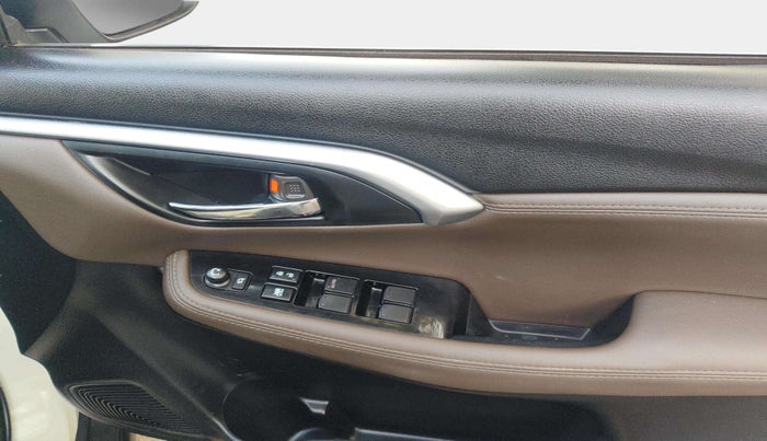 2024 Toyota URBAN CRUISER HYRYDER G HYBRID, Hybrid, Automatic, 8,463 km, Driver Side Door Panels Control