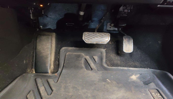 2024 Toyota URBAN CRUISER HYRYDER G HYBRID, Hybrid, Automatic, 8,463 km, Pedals