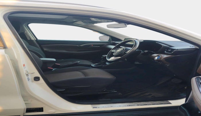 2024 Toyota URBAN CRUISER HYRYDER G HYBRID, Hybrid, Automatic, 8,463 km, Right Side Front Door Cabin