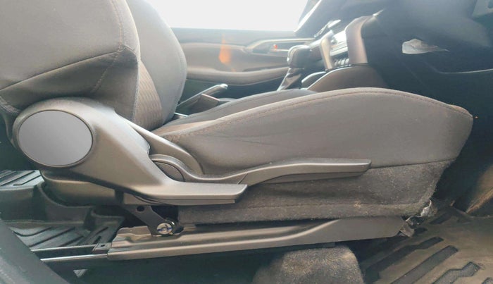 2024 Toyota URBAN CRUISER HYRYDER G HYBRID, Hybrid, Automatic, 8,463 km, Driver Side Adjustment Panel